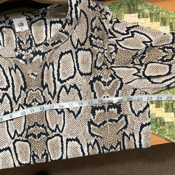 - Cabi serpentine blouse XL - Picture 8 of 10